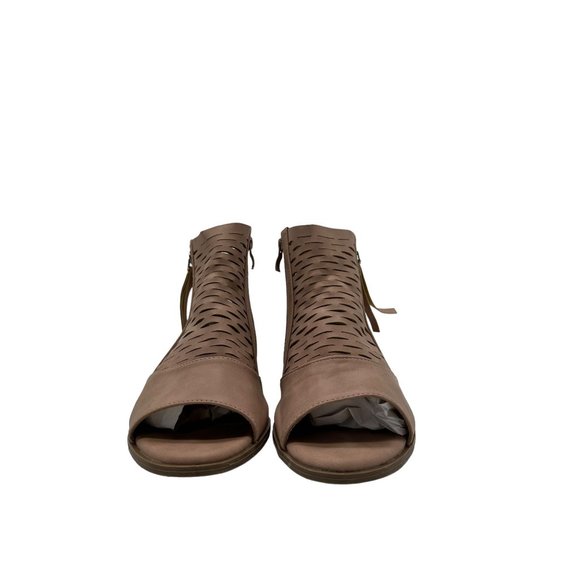 Torrid Womens PERFORATED Wedge Shootie Faux Leather Peep Toe Sandal Size 8.5WW - Picture 6 of 7